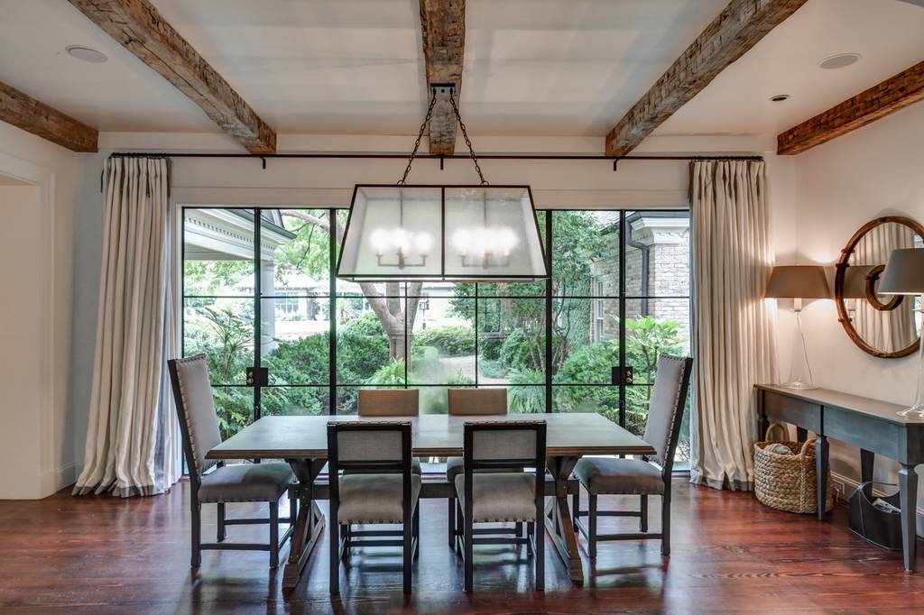 6 bedroom luxury Detached House in 3936 Club Dr NE, Atlanta