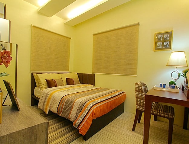 Rent to own 3 bdr 2 tb w parking nr school 30 min fr MOA
