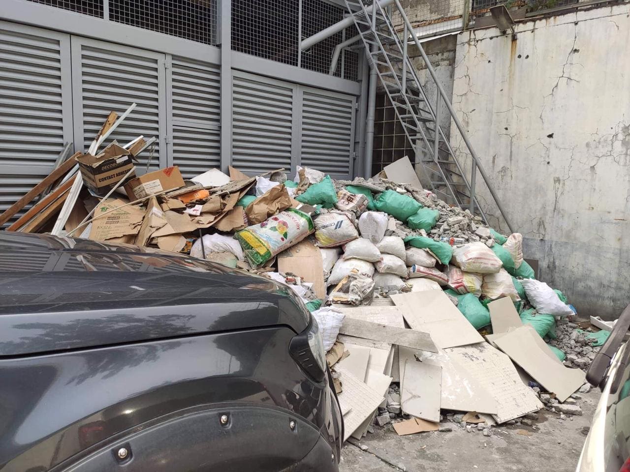Hauling Services of Office Garbage and Debris in Makati Search and