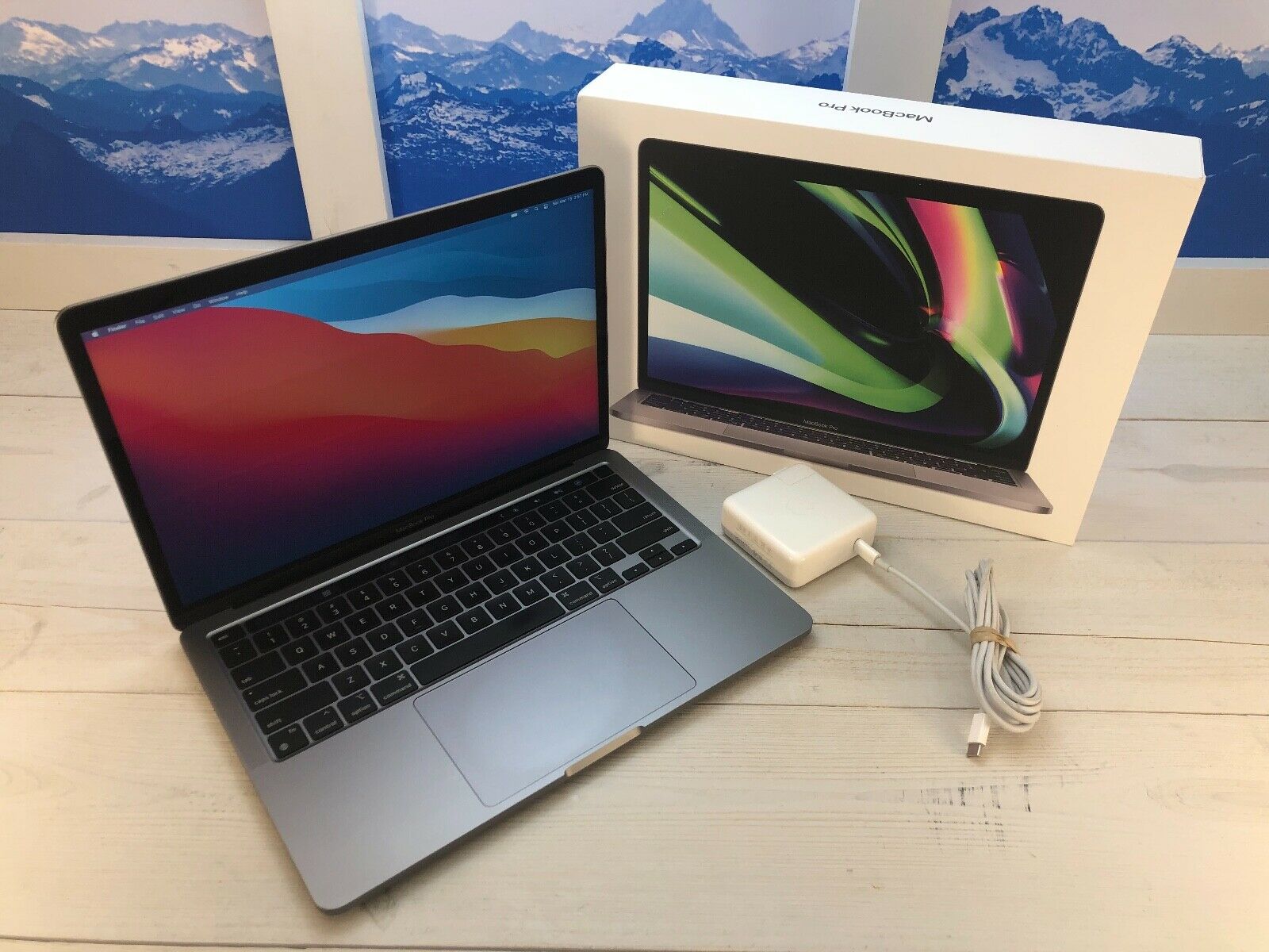 Apple MacBook Pro Touch Bar 2020